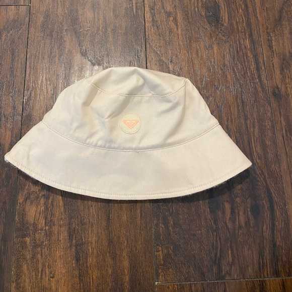 COPY - Reversible Roxy plaid fuzzy bucket hat - Picture 3 of 8